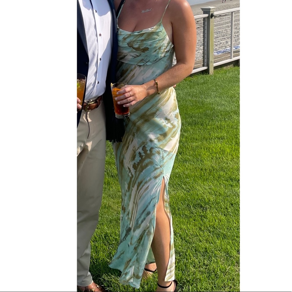 Worn once for wedding. Great for spring and summer!